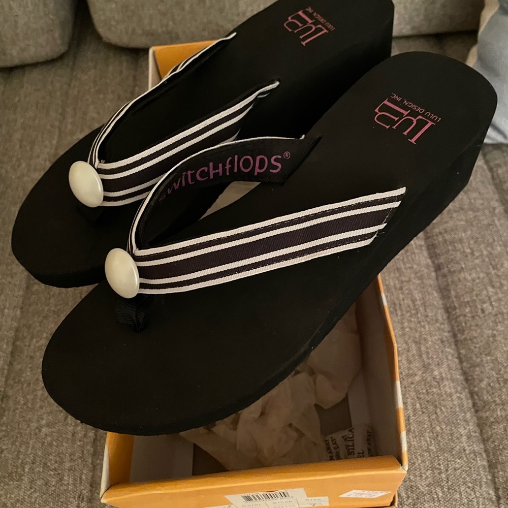 Lulu switch flip flops